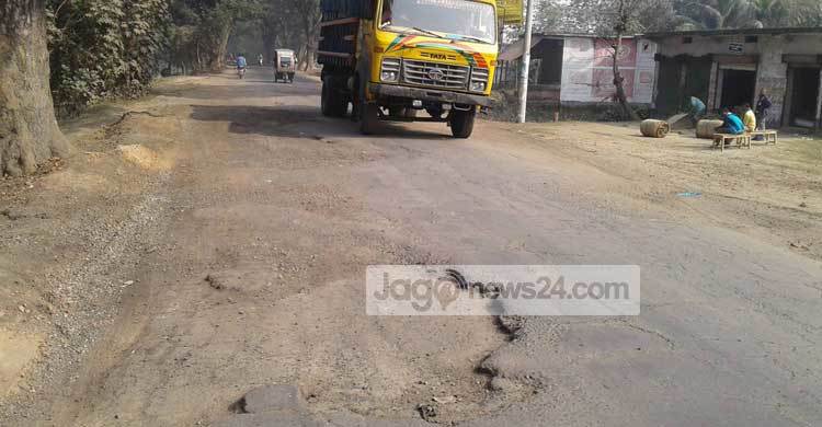 যশোর-কুষ্টিয়া মহাসড়কের বেহাল দশা