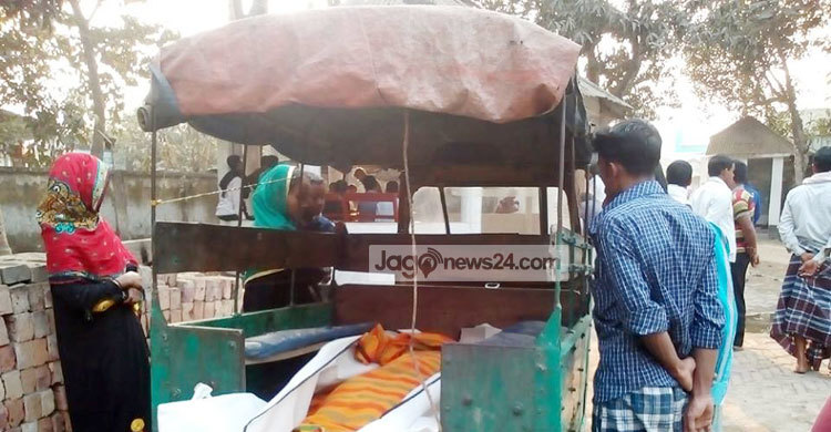 গৃহবধূর ঝুলন্ত মরদেহ, পরিবারের দাবি হত্যা