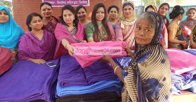 ঝিনাইদহে শীতার্তদের মাঝে কম্বল বিতরণ