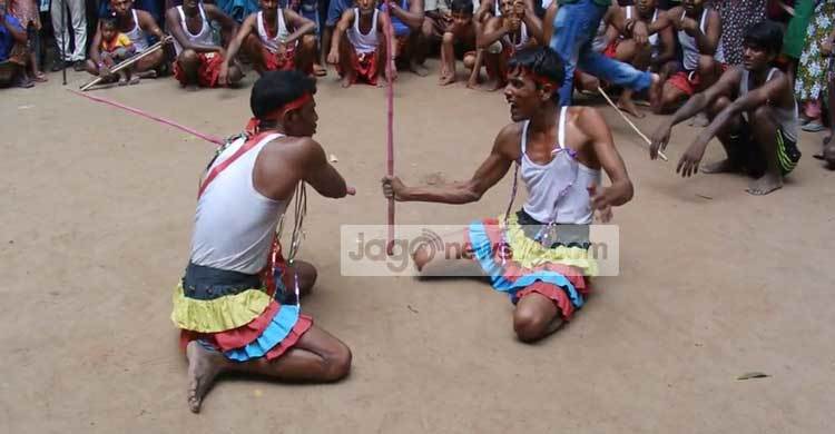 ঐতিহ্য ধরে রাখতে লাঠিখেলা