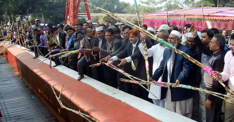 লোকসান নিয়ে মোবারকগঞ্জ চিনিকলের আখ মাড়াই শুরু