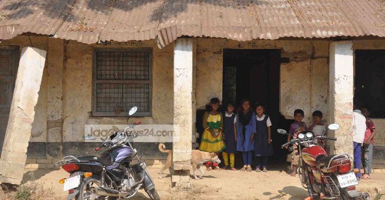 ১২ বছরেও অপসারিত হয়নি ঝুঁকিপূর্ণ স্কুল ভবন