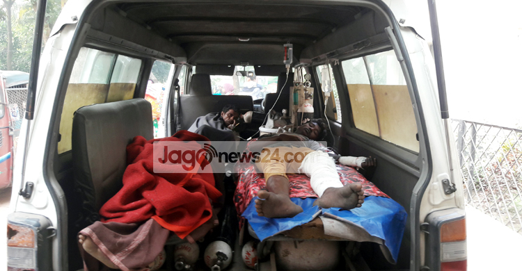 গাজীপুরে পিকআপ উল্টে ৪ শ্রমিক নিহত