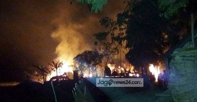 গোপালগঞ্জে দুই গ্রুপের সংঘর্ষ লুটপাট