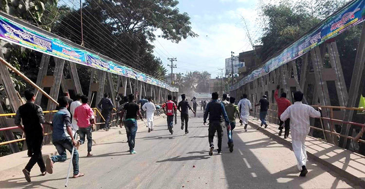 ফুল দেয়া নিয়ে খাগড়াছড়িতে আ.লীগ-বিএনপি সংঘর্ষ