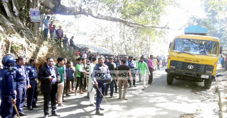খাগড়াছড়িতে সড়ক দুর্ঘটনায় নিহত ৭