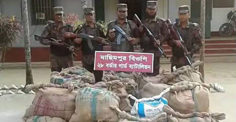 সুনামগঞ্জে ভারতীয় কিসমিসসহ নৌকা আটক