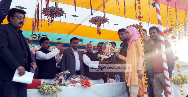 নাগেশ্বরীতে দু’দলের সহস্রাধিক নেতাকর্মীর আ.লীগে যোগদান