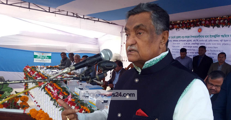  ‘আ.লীগ চায় ভিক্ষা দিতে আর বিএনপি চায় নিতে’ 