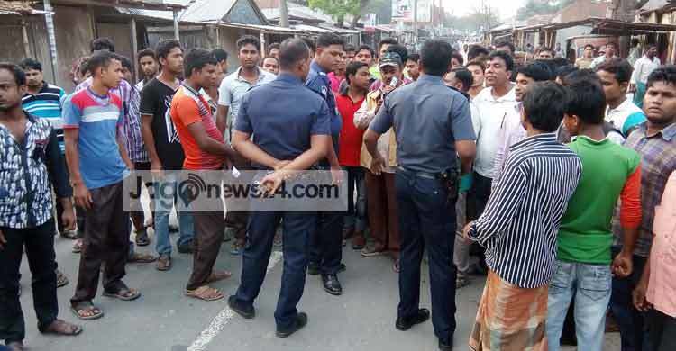 হাতীবান্ধায় বিদ্যুৎ অফিস ঘেরাও