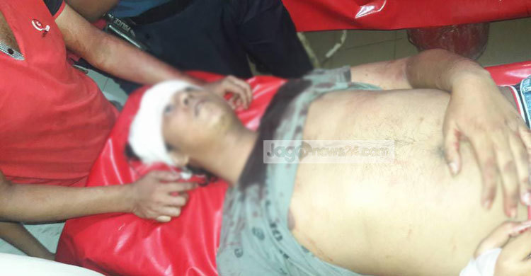 লক্ষ্মীপুরে ছাত্রলীগের পাল্টাপাল্টি হামলা, আহ্বায়কসহ আটক ২