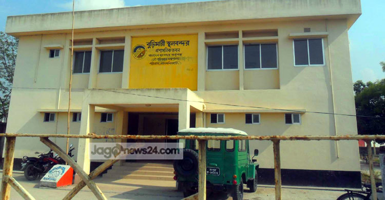 বুড়িমারী কাস্টমস কর্মকর্তাদের ওপর হামলা