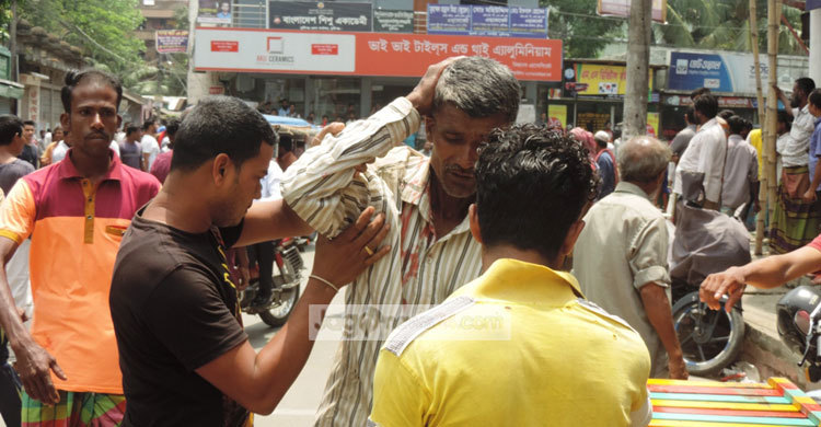 মুন্সিগঞ্জে অটোরিকশা নিষিদ্ধের প্রতিবাদে আন্দোলন
