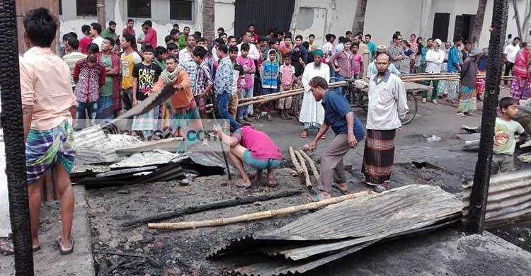 মুন্সিগঞ্জে আগুনে পুড়ে গেছে ৫ ব্যবসা প্রতিষ্ঠান