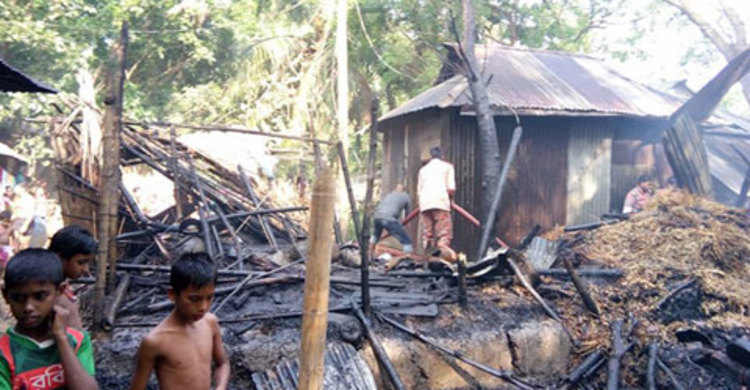 মাদারীপুরে বাড়িঘর আগুনে পুড়ে ১০ লাখ টাকার ক্ষতি