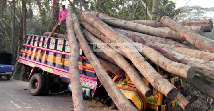 শিবচরে ট্রাক নিয়ন্ত্রণ হারিয়ে চালক নিহত