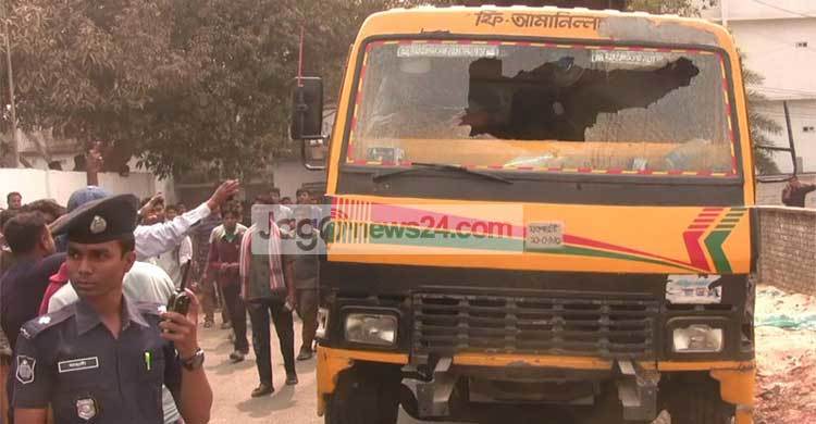 মাগুরায় ট্রাকচাপায় কলেজ ছাত্রের মৃত্যু