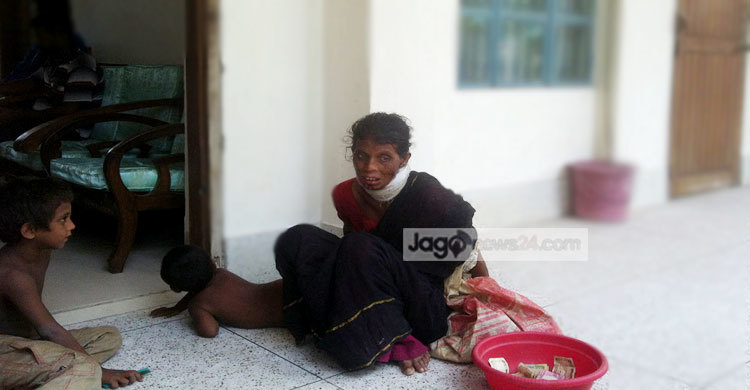 ভিক্ষুকমুক্ত ঘোষণার পরই ডিসির কাছে রক্তমুখে হাজির বিধবা নারী