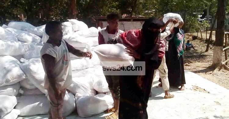 ১৭ হাজার রোহিঙ্গা পরিবার পেল মালয়েশিয়ান ত্রাণ