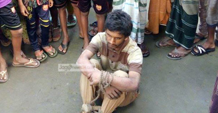 মন্দিরে মূর্তি ভাঙচুরের সময় যুবক আটক