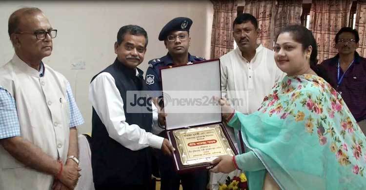 ভারতের রাষ্ট্রপতির ছেলেকে মানিকগঞ্জে সংবর্ধনা