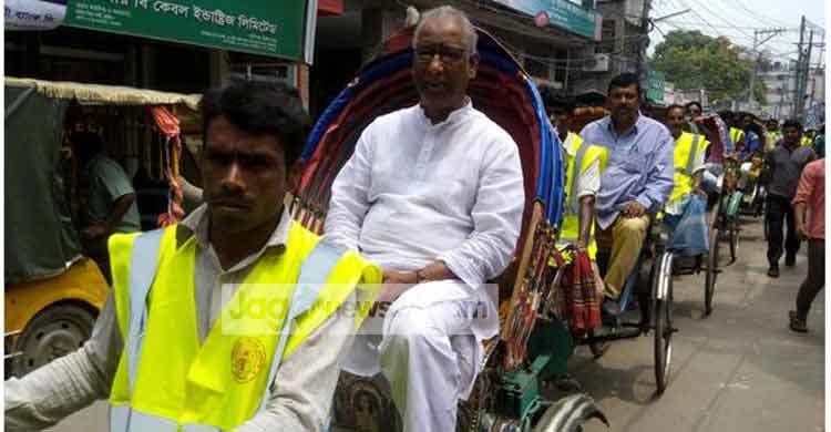 মানিকগঞ্জে রিকশাচালকদের ইউনিফর্ম