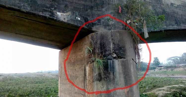 চকরিয়ার মাতামুহুরী ব্রিজের পিলারে ফাটল