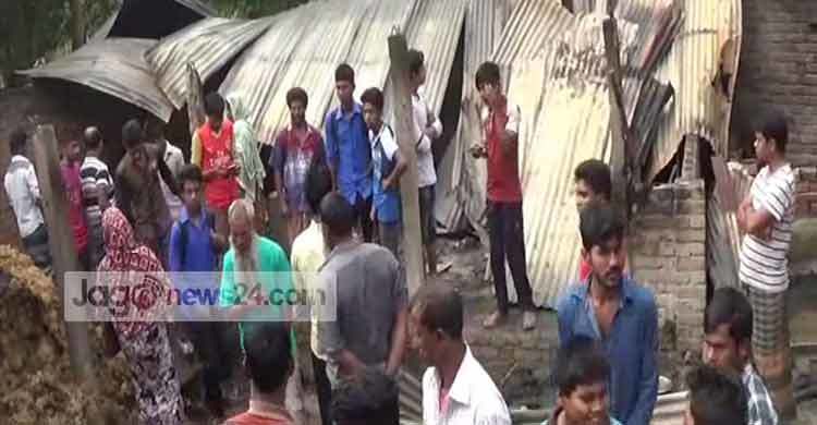 মেহেরপুরে কৃষকের বাড়িতে আগুনে ব্যাপক ক্ষয়ক্ষতি