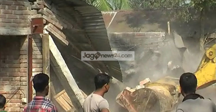 মেহেরপুরে শতাধিক অবৈধ স্থাপনা উচ্ছেদ