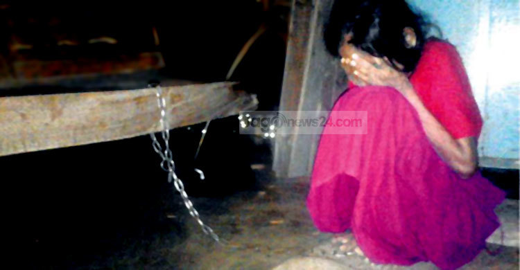 বৃদ্ধা মাকে শেকলে বেঁধে রেখেছে সন্তানরা