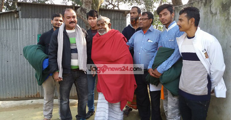 মির্জাপুরে শীতার্তদের মাঝে কম্বল বিতরণ