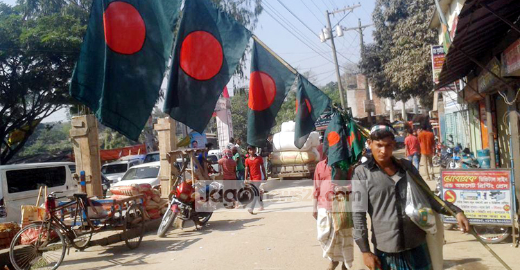 বিজয়ের মাসের পতাকা ফেরিওয়ালা মোবারক