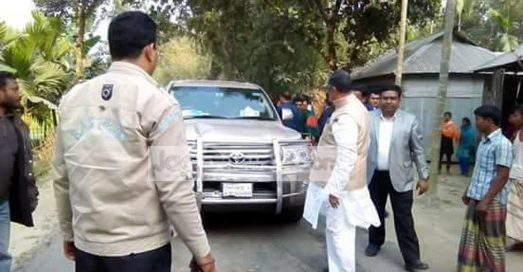 নাগেশ্বরীতে এলজিআরডি মন্ত্রীর গাড়ি দুর্ঘটনার কবলে