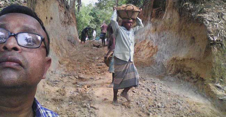 পাহাড় কেটে রাস্তা বানিয়ে সেলফি দিলেন আ.লীগ নেতা