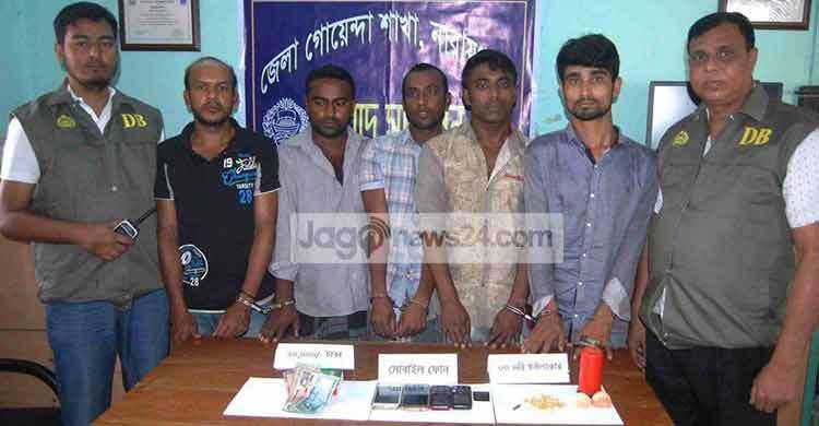 নারায়ণগঞ্জে ডিবি পুলিশের অভিযানে ৫ ডাকাত গ্রেফতার