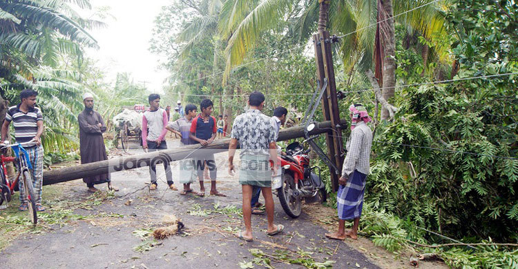 ৫ দিন ধরে বিদ্যুৎহীন নড়াইলের বিভিন্ন এলাকা