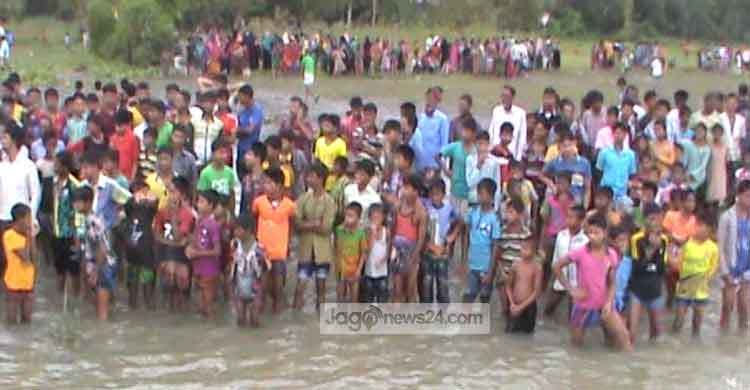 নরসিংদীতে ট্রলারডুবি : নিখোঁজদের পরিবারে মাতম
