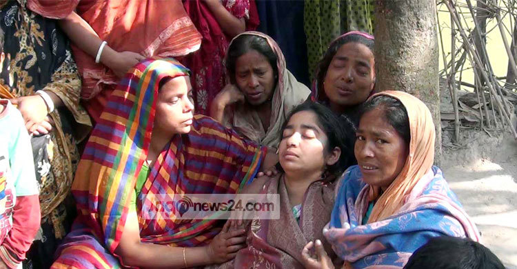 সব স্বপ্ন ধুলিস্যাৎ হয়ে গেল