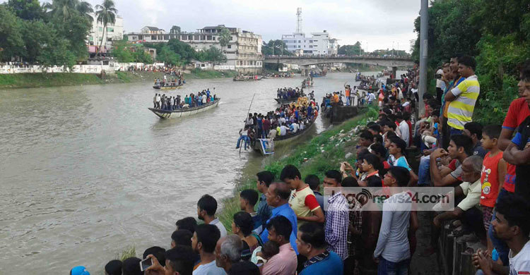 যমুনার তীরে মিলন মেলা