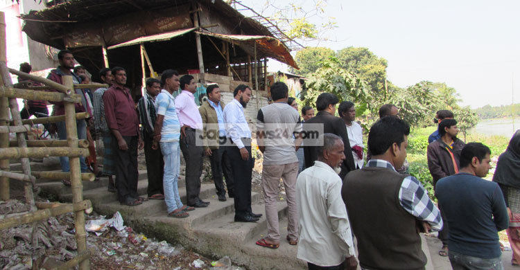 চিত্রা নদীর সঙ্গে টয়লেট সংযোগ বন্ধে অভিযান