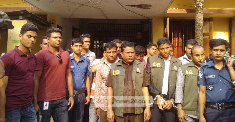 সোনারগাঁয়ে ভুয়া ১০ ডিবির বিরুদ্ধে দুই মামলা