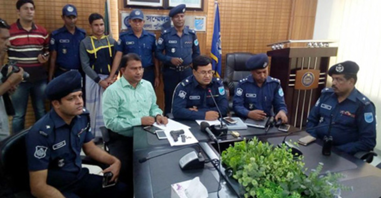 না.গঞ্জে বিদেশি অস্ত্রসহ সন্ত্রাসী গ্রেফতার