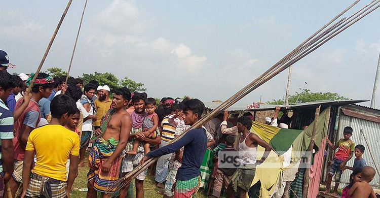 ধাওয়া খেয়ে পালিয়ে গেল অবৈধ বালু উত্তোলনকারীরা