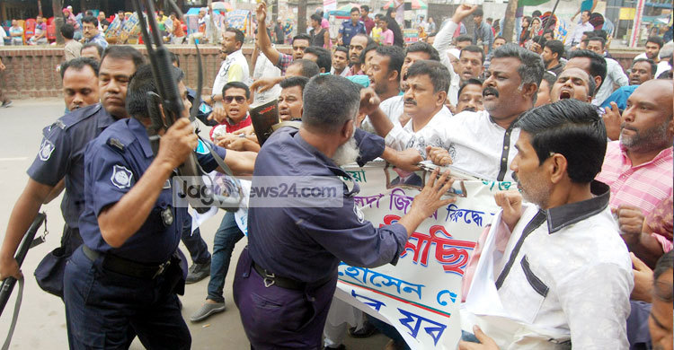 না.গঞ্জে যুবদলের মিছিলে লাঠিচার্জ