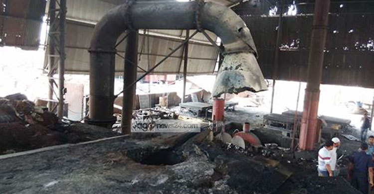 লোহা গলাতে গিয়ে ৪ শ্রমিক দগ্ধ 