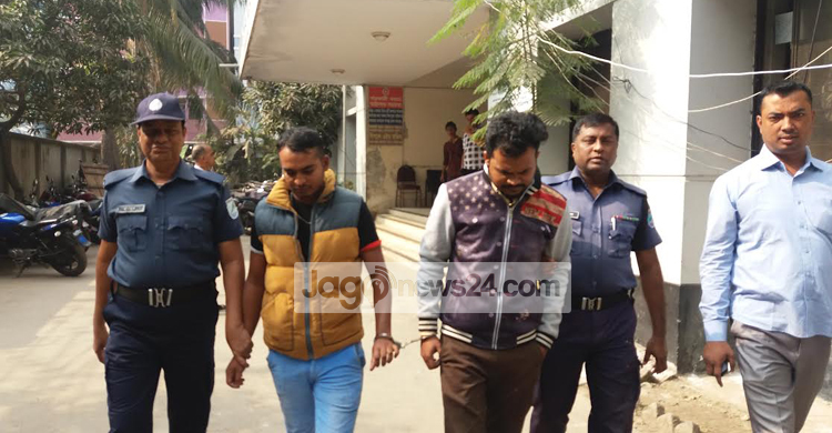 পুলিশ পরিচয়ে ইভ টিজিং