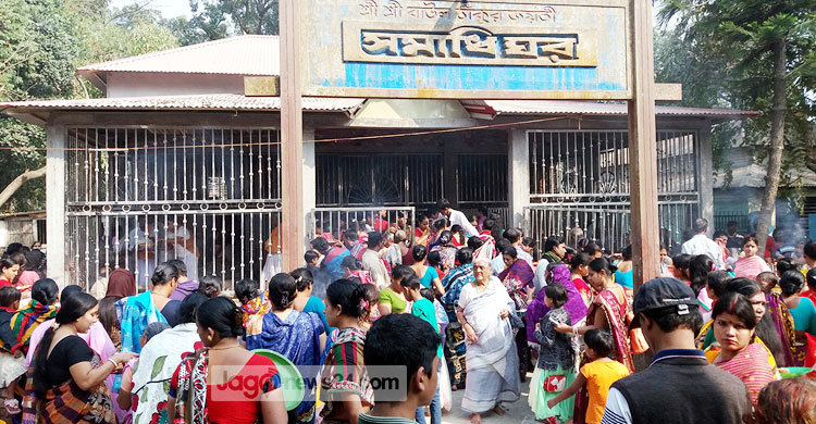 মেঘনার তীরে বাউল ভক্তদের ঢল