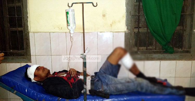 পুলিশকে কুপিয়ে আসামির পলায়ন