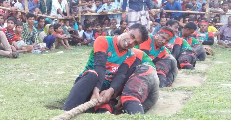 নরসিংদীতে রশিটান খেলার প্রতিযোগিতা অনুষ্ঠিত