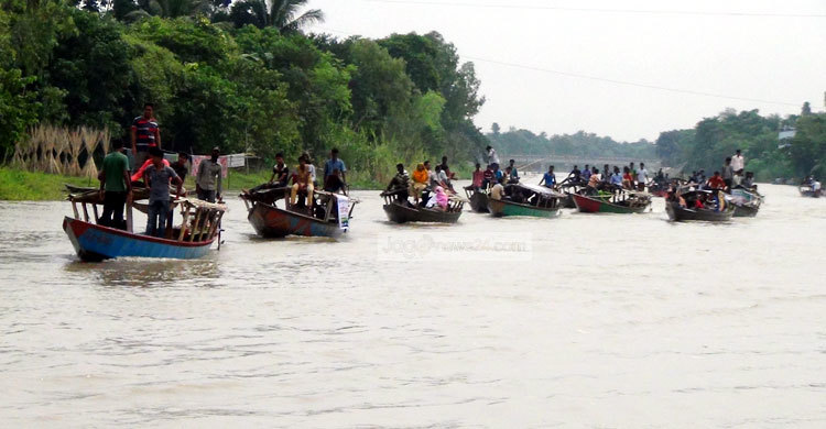 ‘নদী বাঁচাও-চলনবিল বাঁচাও’ স্লোগানে নৌ লংমার্চ